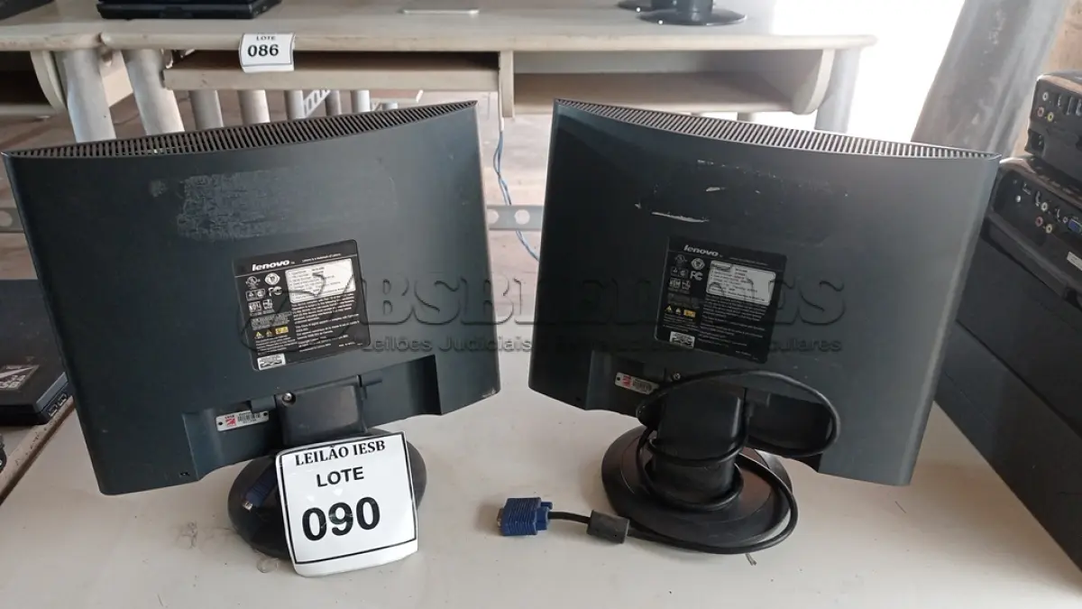 LOTE 090 - 02 MONITORES LENOVO. (NO ESTADO) ATENÇÃO! FAZER A VISITAÇÃO ANTES DE ARREMATAR, NÃO SABEMOS SE FUNCIONA, LEILÃO NÃO TEM GARANTIA E NEM DEVOLUÇÃO, SUJEITO A POSSÍVEIS AVARIAS VISÍVEIS/OCULTAS E/OU AUSÊNCIA DE COMPONENTES.