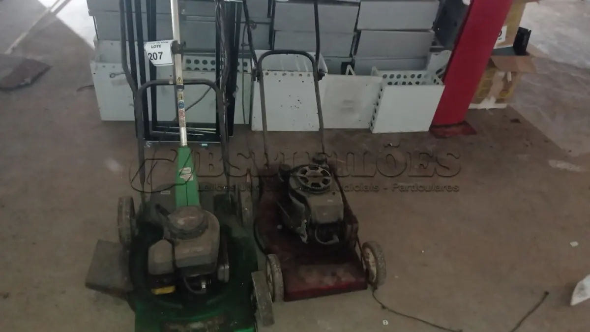 LOTE 207 - 02 CORTADORES DE GRAMA A GASOLINA E 01 ROÇADEIRA ELÉTRICA. (NO ESTADO) ATENÇÃO! FAZER A VISITAÇÃO ANTES DE ARREMATAR, NÃO SABEMOS SE FUNCIONA, LEILÃO NÃO TEM GARANTIA E NEM DEVOLUÇÃO, SUJEITO A POSSÍVEIS AVARIAS VISÍVEIS/OCULTAS E/OU AUSÊNCIA DE COMPONENTES.