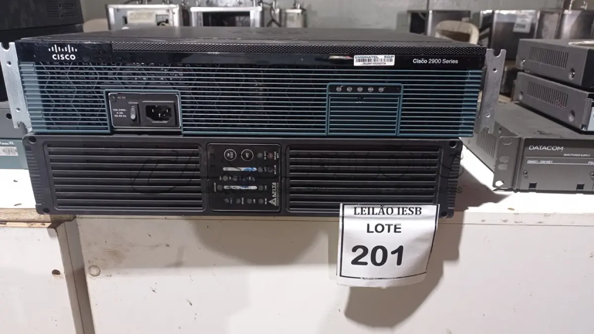 LOTE 201 - 01 ROTEADOR CISCO 2900ISR E 01 NOBREAK PARA SERVIDOR. (NO ESTADO) ATENÇÃO! FAZER A VISITAÇÃO ANTES DE ARREMATAR, NÃO SABEMOS SE FUNCIONA, LEILÃO NÃO TEM GARANTIA E NEM DEVOLUÇÃO, SUJEITO A POSSÍVEIS AVARIAS VISÍVEIS/OCULTAS E/OU AUSÊNCIA DE COMPONENTES.