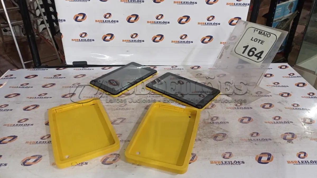 LOTE 164 - 02 TABLETS MARCA CCE COM CAPA. (NO ESTADO) ATENÇÃO! FAZER A VISITAÇÃO ANTES DE ARREMATAR, NÃO SABEMOS SE FUNCIONA, LEILÃO NÃO TEM GARANTIA E NEM DEVOLUÇÃO, SUJEITO A POSSÍVEIS AVARIAS VISÍVEIS/OCULTAS E/OU AUSÊNCIA DE COMPONENTES.