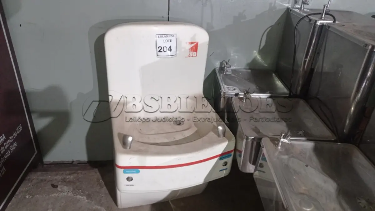 LOTE 204 - 01 LOTE COM BEBEDOUROS DE PRESSÃO. (NO ESTADO) ATENÇÃO! FAZER A VISITAÇÃO ANTES DE ARREMATAR, NÃO SABEMOS SE FUNCIONA, LEILÃO NÃO TEM GARANTIA E NEM DEVOLUÇÃO, SUJEITO A POSSÍVEIS AVARIAS VISÍVEIS/OCULTAS E/OU AUSÊNCIA DE COMPONENTES.