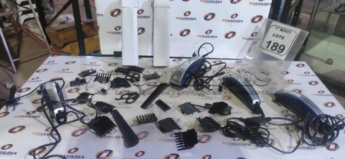LOTE 189 - 04 MÁQUINAS DE CORTAR CABELO MODELOS DIVERSOS MARCA MONDIAL. (NO ESTADO) ATENÇÃO! FAZER A VISITAÇÃO ANTES DE ARREMATAR, NÃO SABEMOS SE FUNCIONA, LEILÃO NÃO TEM GARANTIA E NEM DEVOLUÇÃO, SUJEITO A POSSÍVEIS AVARIAS VISÍVEIS/OCULTAS E/OU AUSÊNCIA DE COMPONENTES.