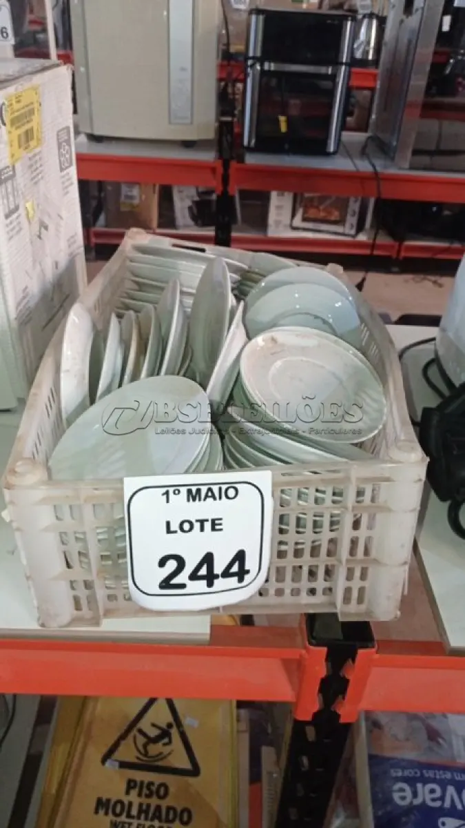 LOTE 244 - 01 CAIXA COM GRANDE QUANTIDADE DE PIRES. (NO ESTADO) ATENÇÃO! FAZER A VISITAÇÃO ANTES DE ARREMATAR, NÃO SABEMOS SE FUNCIONA, LEILÃO NÃO TEM GARANTIA E NEM DEVOLUÇÃO, SUJEITO A POSSÍVEIS AVARIAS VISÍVEIS/OCULTAS E/OU AUSÊNCIA DE COMPONENTES.