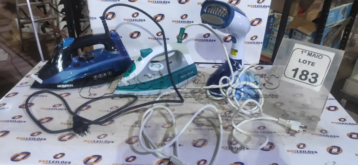 LOTE 183 - 01 VAPORAZIDADOR DE ROUPAS E 02 FERROS DE PASSAR 220V MARCA MONDIAL. (NO ESTADO) ATENÇÃO! FAZER A VISITAÇÃO ANTES DE ARREMATAR, NÃO SABEMOS SE FUNCIONA, LEILÃO NÃO TEM GARANTIA E NEM DEVOLUÇÃO, SUJEITO A POSSÍVEIS AVARIAS VISÍVEIS/OCULTAS E/OU AUSÊNCIA DE COMPONENTES.