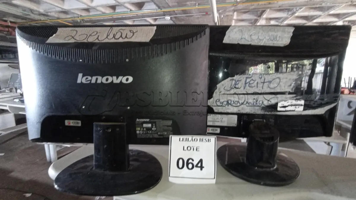 LOTE 064 - 01 MONITOR LG E 01 MONITOR LENOVO. (NO ESTADO) ATENÇÃO! FAZER A VISITAÇÃO ANTES DE ARREMATAR, NÃO SABEMOS SE FUNCIONA, LEILÃO NÃO TEM GARANTIA E NEM DEVOLUÇÃO, SUJEITO A POSSÍVEIS AVARIAS VISÍVEIS/OCULTAS E/OU AUSÊNCIA DE COMPONENTES.