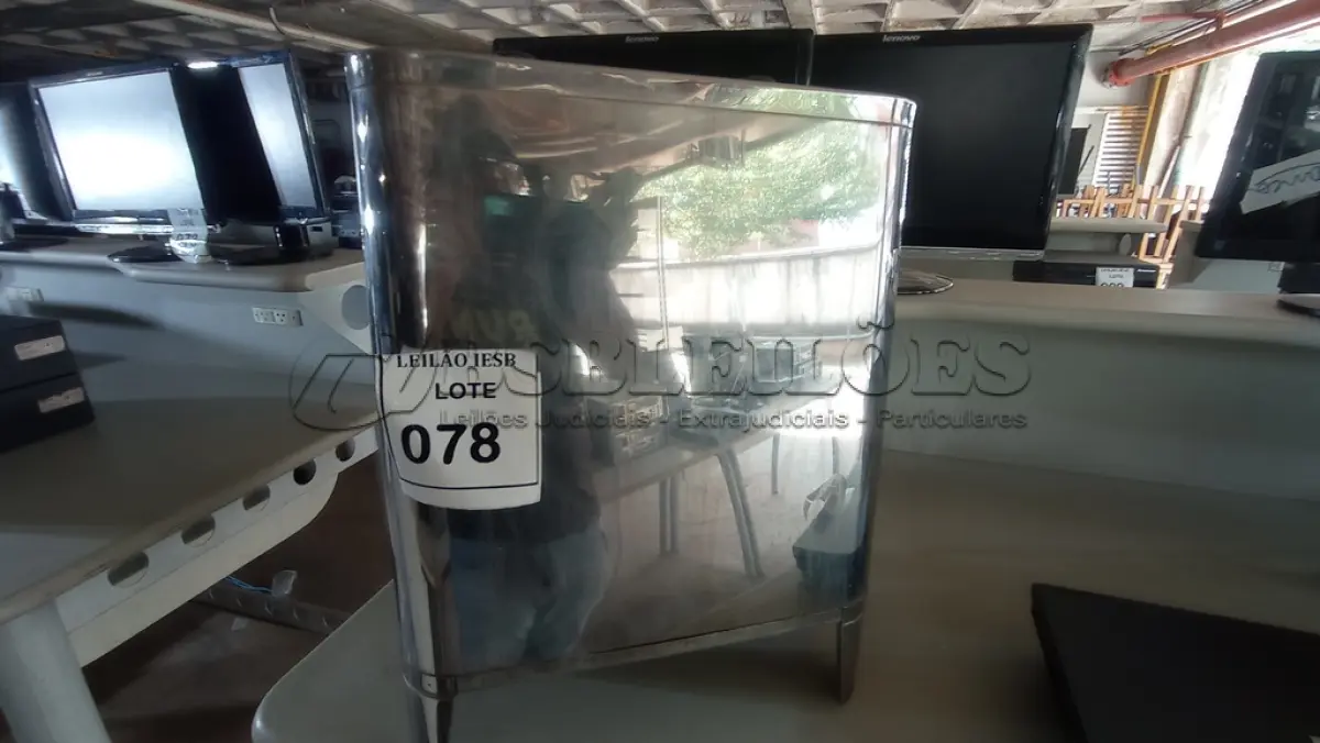 LOTE 078 - 01 CAFETEIRA INDUSTRIAL. (NO ESTADO) ATENÇÃO! FAZER A VISITAÇÃO ANTES DE ARREMATAR, NÃO SABEMOS SE FUNCIONA, LEILÃO NÃO TEM GARANTIA E NEM DEVOLUÇÃO, SUJEITO A POSSÍVEIS AVARIAS VISÍVEIS/OCULTAS E/OU AUSÊNCIA DE COMPONENTES.
