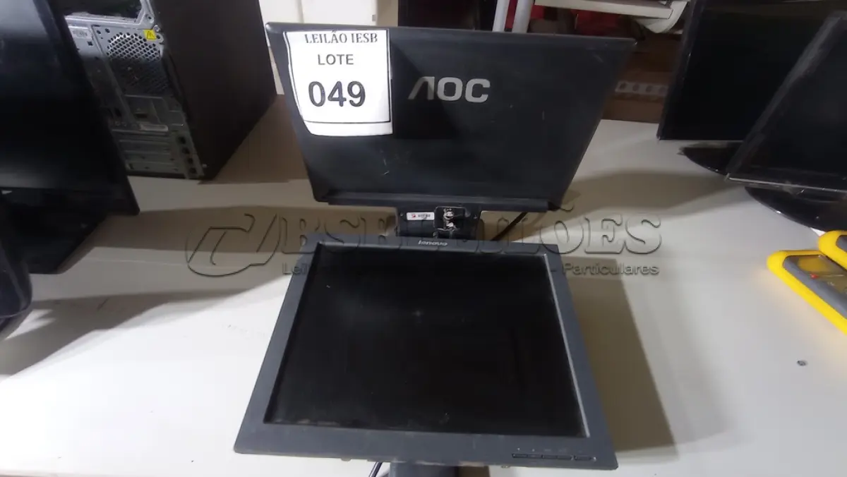 LOTE 049 - 02 MONITORES AOC. (NO ESTADO) ATENÇÃO! FAZER A VISITAÇÃO ANTES DE ARREMATAR, NÃO SABEMOS SE FUNCIONA, LEILÃO NÃO TEM GARANTIA E NEM DEVOLUÇÃO, SUJEITO A POSSÍVEIS AVARIAS VISÍVEIS/OCULTAS E/OU AUSÊNCIA DE COMPONENTES.