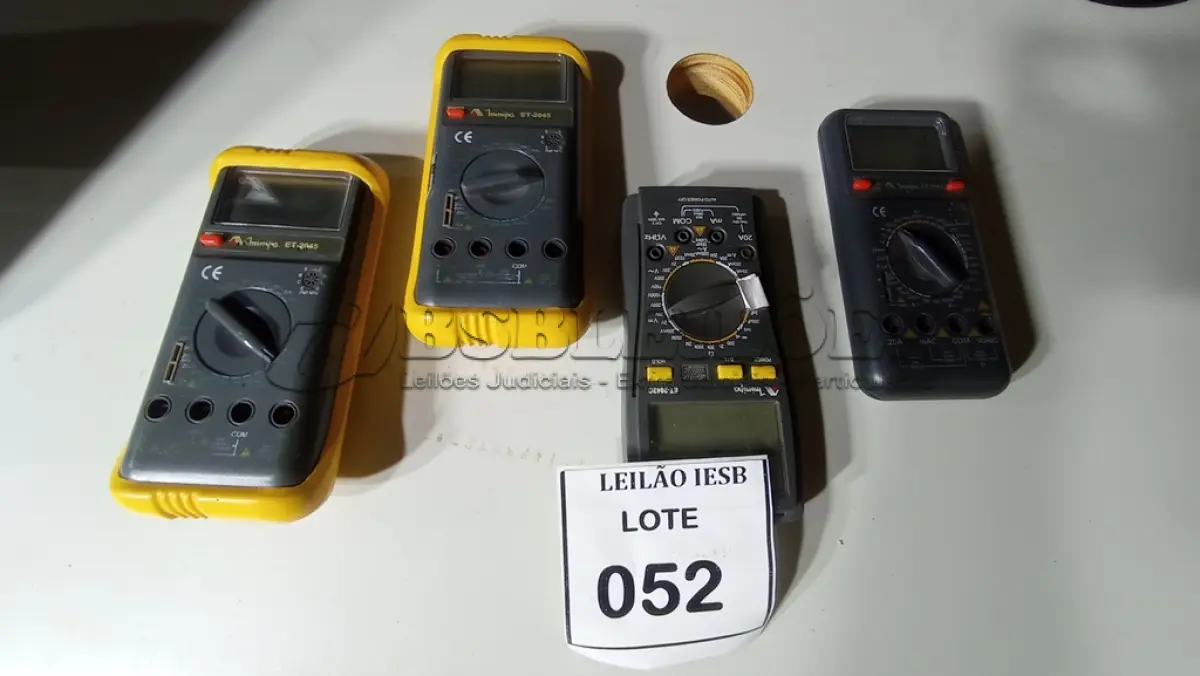 LOTE 052 - 04 VOLTÍMETROS DIGITAIS. (NO ESTADO) ATENÇÃO! FAZER A VISITAÇÃO ANTES DE ARREMATAR, NÃO SABEMOS SE FUNCIONA, LEILÃO NÃO TEM GARANTIA E NEM DEVOLUÇÃO, SUJEITO A POSSÍVEIS AVARIAS VISÍVEIS/OCULTAS E/OU AUSÊNCIA DE COMPONENTES.