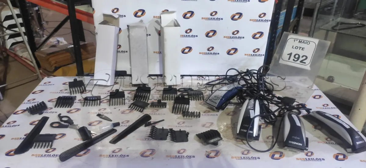 LOTE 192 - 04 MÁQUINAS DE CORTAR CABELO MODELOS DIVERSOS MARCA MONDIAL. (NO ESTADO) ATENÇÃO! FAZER A VISITAÇÃO ANTES DE ARREMATAR, NÃO SABEMOS SE FUNCIONA, LEILÃO NÃO TEM GARANTIA E NEM DEVOLUÇÃO, SUJEITO A POSSÍVEIS AVARIAS VISÍVEIS/OCULTAS E/OU AUSÊNCIA DE COMPONENTES.
