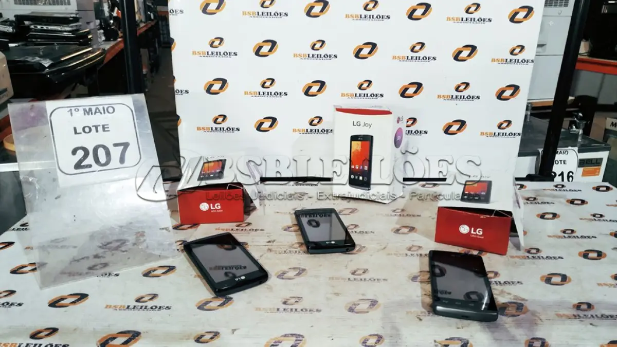 LOTE 207 - 03 CELULARES MODELO JOY MARCA LG SEM CARREGADORES. (NO ESTADO) ATENÇÃO! FAZER A VISITAÇÃO ANTES DE ARREMATAR, NÃO SABEMOS SE FUNCIONA, LEILÃO NÃO TEM GARANTIA E NEM DEVOLUÇÃO, SUJEITO A POSSÍVEIS AVARIAS VISÍVEIS/OCULTAS E/OU AUSÊNCIA DE COMPONENTES.