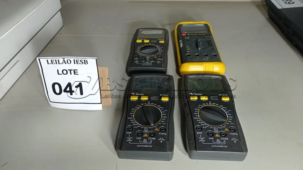 LOTE 041 - 04 VOLTÍMETROS DIGITAIS. (NO ESTADO) ATENÇÃO! FAZER A VISITAÇÃO ANTES DE ARREMATAR, NÃO SABEMOS SE FUNCIONA, LEILÃO NÃO TEM GARANTIA E NEM DEVOLUÇÃO, SUJEITO A POSSÍVEIS AVARIAS VISÍVEIS/OCULTAS E/OU AUSÊNCIA DE COMPONENTES.