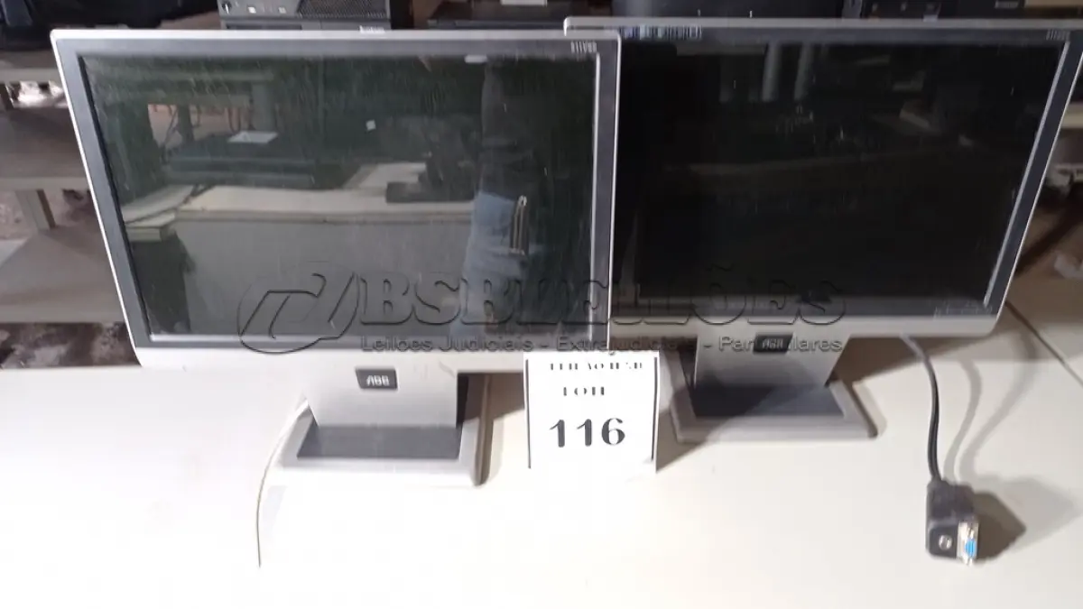LOTE 116 - 02 MONITORES AOC. (NO ESTADO) ATENÇÃO! FAZER A VISITAÇÃO ANTES DE ARREMATAR, NÃO SABEMOS SE FUNCIONA, LEILÃO NÃO TEM GARANTIA E NEM DEVOLUÇÃO, SUJEITO A POSSÍVEIS AVARIAS VISÍVEIS/OCULTAS E/OU AUSÊNCIA DE COMPONENTES.