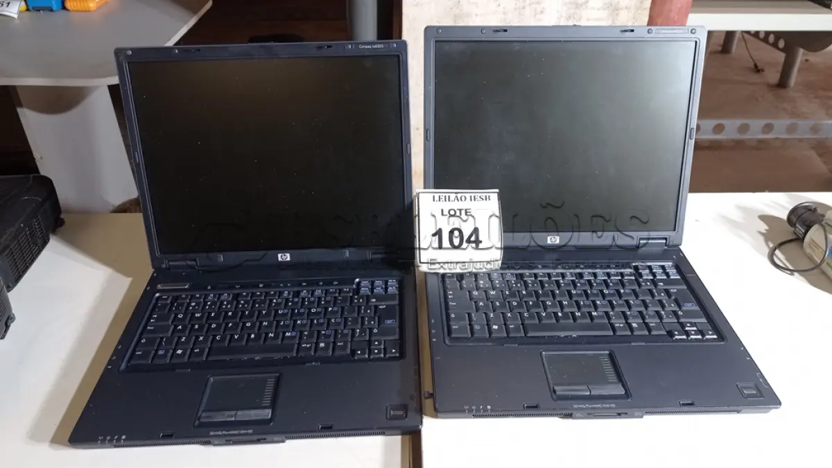 LOTE 104 - 02 NOTEBOOKS HP SEM FONTE. (NO ESTADO) ATENÇÃO! FAZER A VISITAÇÃO ANTES DE ARREMATAR, NÃO SABEMOS SE FUNCIONA, LEILÃO NÃO TEM GARANTIA E NEM DEVOLUÇÃO, SUJEITO A POSSÍVEIS AVARIAS VISÍVEIS/OCULTAS E/OU AUSÊNCIA DE COMPONENTES.