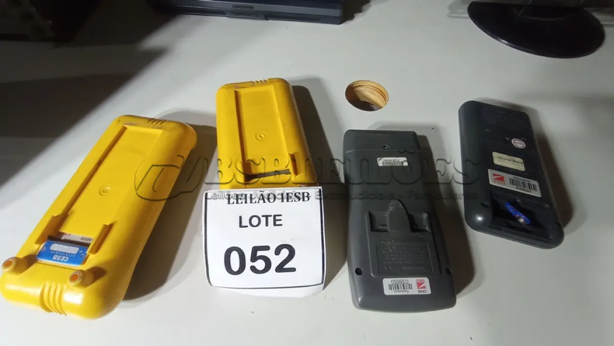 LOTE 052 - 04 VOLTÍMETROS DIGITAIS. (NO ESTADO) ATENÇÃO! FAZER A VISITAÇÃO ANTES DE ARREMATAR, NÃO SABEMOS SE FUNCIONA, LEILÃO NÃO TEM GARANTIA E NEM DEVOLUÇÃO, SUJEITO A POSSÍVEIS AVARIAS VISÍVEIS/OCULTAS E/OU AUSÊNCIA DE COMPONENTES.