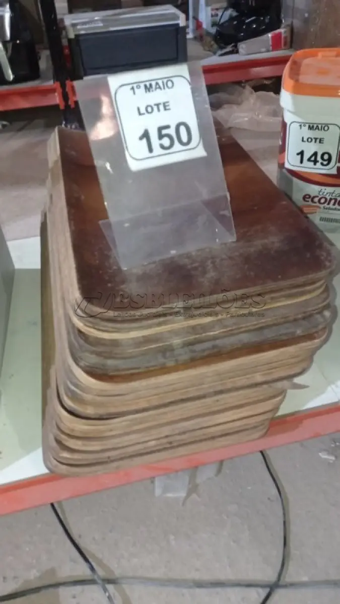 LOTE 150 - 20 PLACAS DE MADEIRA. (NO ESTADO) ATENÇÃO! FAZER A VISITAÇÃO ANTES DE ARREMATAR, NÃO SABEMOS SE FUNCIONA, LEILÃO NÃO TEM GARANTIA E NEM DEVOLUÇÃO, SUJEITO A POSSÍVEIS AVARIAS VISÍVEIS/OCULTAS E/OU AUSÊNCIA DE COMPONENTES.