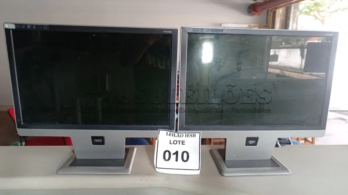 LOTE 010 - 02 MONITORES AOC. (NO ESTADO) ATENÇÃO! FAZER A VISITAÇÃO ANTES DE ARREMATAR, NÃO SABEMOS SE FUNCIONA, LEILÃO NÃO TEM GARANTIA E NEM DEVOLUÇÃO, SUJEITO A POSSÍVEIS AVARIAS VISÍVEIS/OCULTAS E/OU AUSÊNCIA DE COMPONENTES.