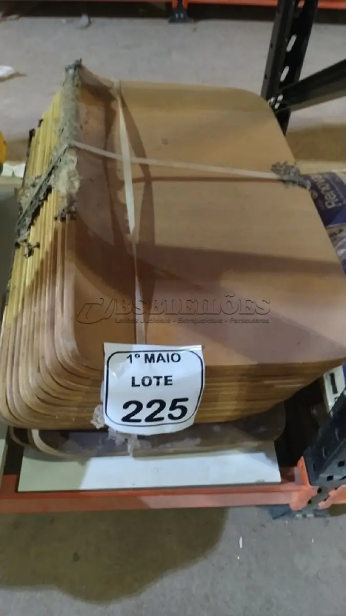 LOTE 225 - 20 PLACAS DE MADEIRA. (NO ESTADO) ATENÇÃO! FAZER A VISITAÇÃO ANTES DE ARREMATAR, NÃO SABEMOS SE FUNCIONA, LEILÃO NÃO TEM GARANTIA E NEM DEVOLUÇÃO, SUJEITO A POSSÍVEIS AVARIAS VISÍVEIS/OCULTAS E/OU AUSÊNCIA DE COMPONENTES.