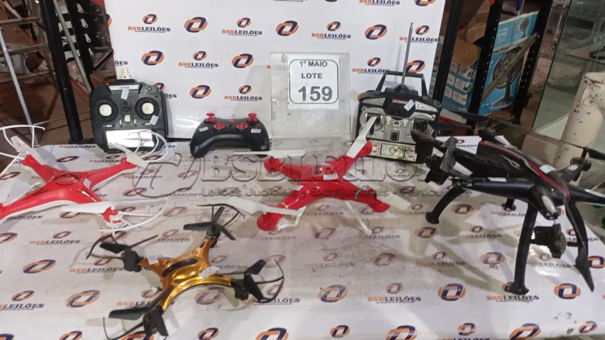 LOTE 159 - 04 DRONES DE MARCAS E MODELOS DIVERSOS. (NO ESTADO) ATENÇÃO! FAZER A VISITAÇÃO ANTES DE ARREMATAR, NÃO SABEMOS SE FUNCIONA, LEILÃO NÃO TEM GARANTIA E NEM DEVOLUÇÃO, SUJEITO A POSSÍVEIS AVARIAS VISÍVEIS/OCULTAS E/OU AUSÊNCIA DE COMPONENTES.