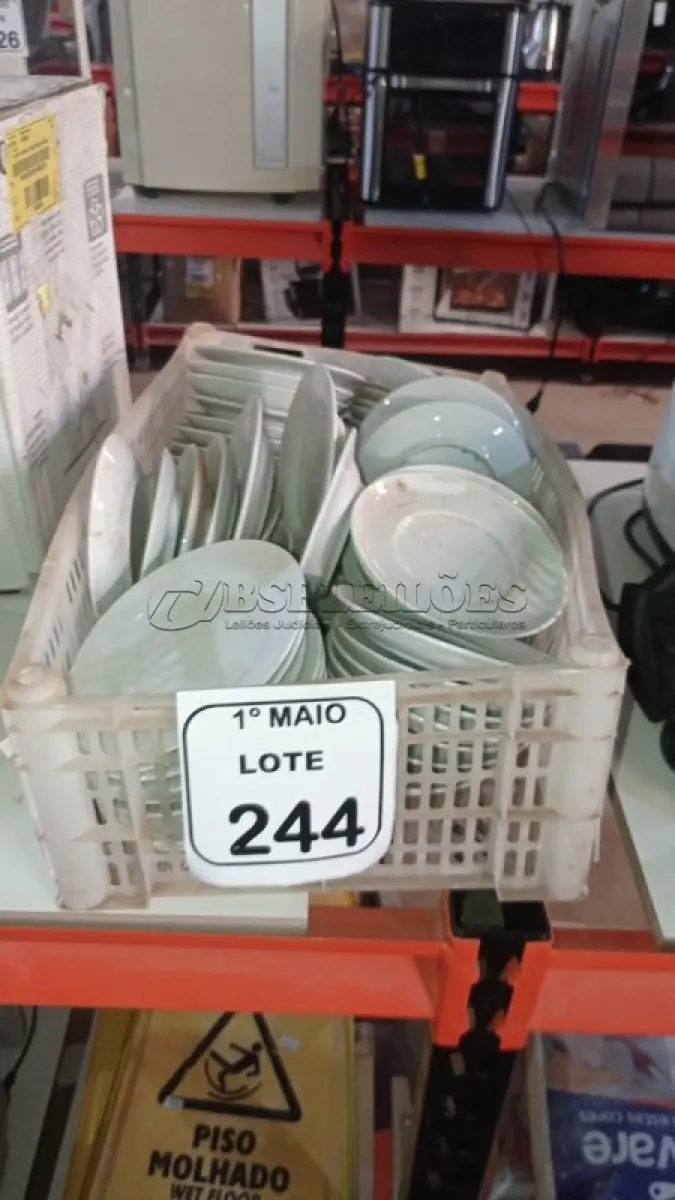 LOTE 244 - 01 CAIXA COM GRANDE QUANTIDADE DE PIRES. (NO ESTADO) ATENÇÃO! FAZER A VISITAÇÃO ANTES DE ARREMATAR, NÃO SABEMOS SE FUNCIONA, LEILÃO NÃO TEM GARANTIA E NEM DEVOLUÇÃO, SUJEITO A POSSÍVEIS AVARIAS VISÍVEIS/OCULTAS E/OU AUSÊNCIA DE COMPONENTES.