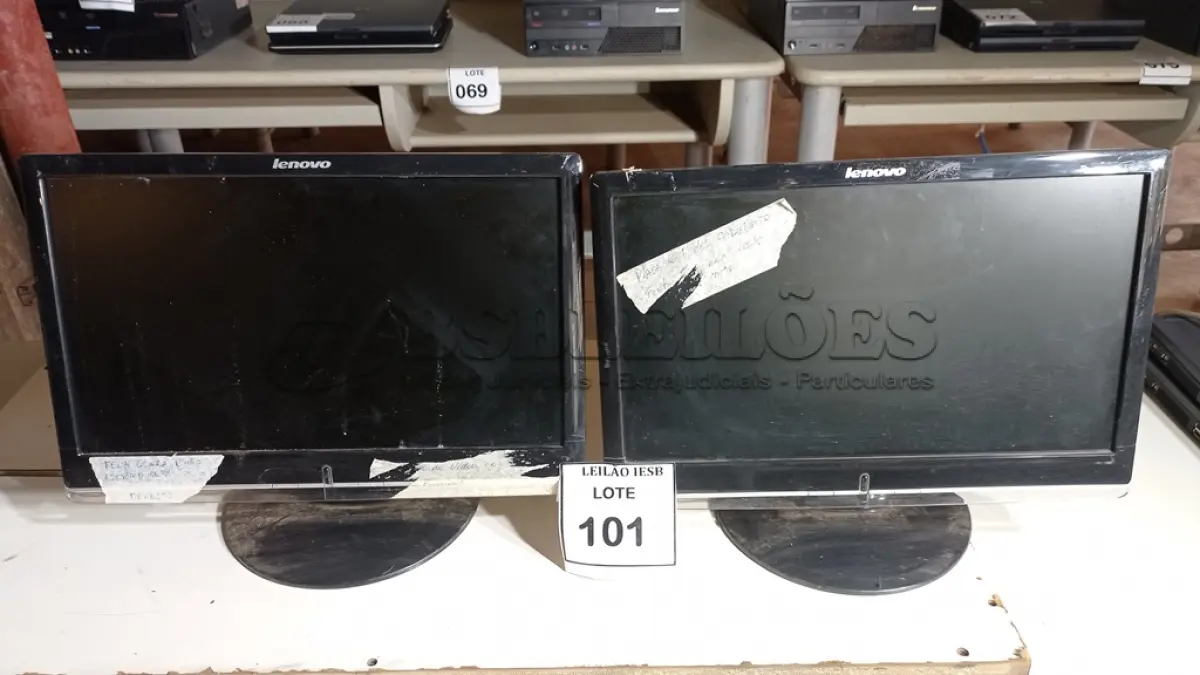 LOTE 101 - 02 MONITORES LENOVO. (NO ESTADO) ATENÇÃO! FAZER A VISITAÇÃO ANTES DE ARREMATAR, NÃO SABEMOS SE FUNCIONA, LEILÃO NÃO TEM GARANTIA E NEM DEVOLUÇÃO, SUJEITO A POSSÍVEIS AVARIAS VISÍVEIS/OCULTAS E/OU AUSÊNCIA DE COMPONENTES.