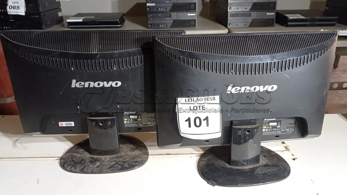 LOTE 101 - 02 MONITORES LENOVO. (NO ESTADO) ATENÇÃO! FAZER A VISITAÇÃO ANTES DE ARREMATAR, NÃO SABEMOS SE FUNCIONA, LEILÃO NÃO TEM GARANTIA E NEM DEVOLUÇÃO, SUJEITO A POSSÍVEIS AVARIAS VISÍVEIS/OCULTAS E/OU AUSÊNCIA DE COMPONENTES.