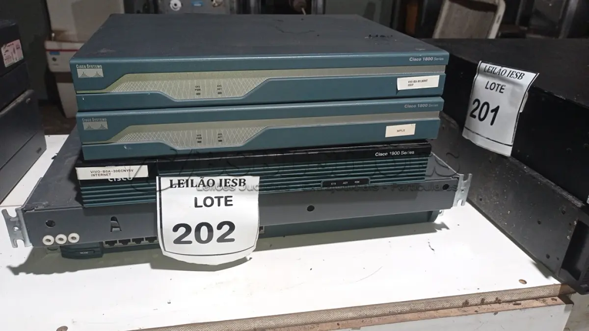 LOTE 202 - 01 LOTE COM SWITCHES E APARELHOS ÓPTICOS. (NO ESTADO) ATENÇÃO! FAZER A VISITAÇÃO ANTES DE ARREMATAR, NÃO SABEMOS SE FUNCIONA, LEILÃO NÃO TEM GARANTIA E NEM DEVOLUÇÃO, SUJEITO A POSSÍVEIS AVARIAS VISÍVEIS/OCULTAS E/OU AUSÊNCIA DE COMPONENTES.