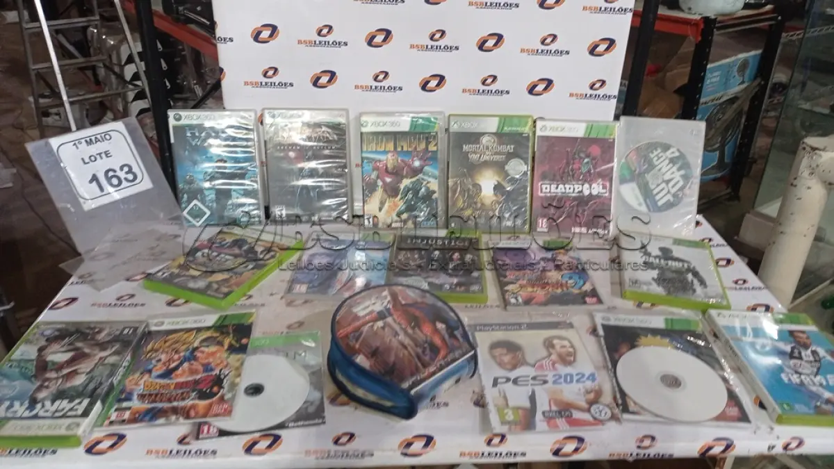 LOTE 163 - 01 LOTE COM GRANDE QUANTIDADE DE JOGOS DE XBOX. (NO ESTADO) ATENÇÃO! FAZER A VISITAÇÃO ANTES DE ARREMATAR, NÃO SABEMOS SE FUNCIONA, LEILÃO NÃO TEM GARANTIA E NEM DEVOLUÇÃO, SUJEITO A POSSÍVEIS AVARIAS VISÍVEIS/OCULTAS E/OU AUSÊNCIA DE COMPONENTES.