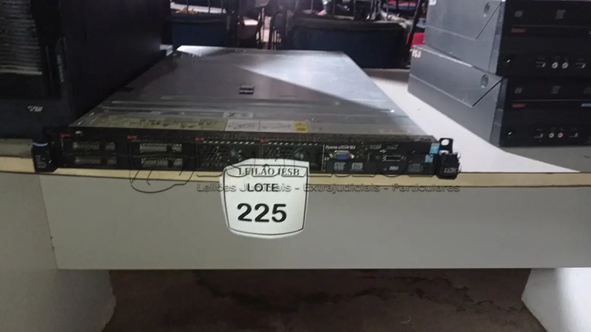 LOTE 225 - 01 SERVIDOR IBM 226 E 01 SERVIDOR IBM X3550. (NO ESTADO) ATENÇÃO! FAZER A VISITAÇÃO ANTES DE ARREMATAR, NÃO SABEMOS SE FUNCIONA, LEILÃO NÃO TEM GARANTIA E NEM DEVOLUÇÃO, SUJEITO A POSSÍVEIS AVARIAS VISÍVEIS/OCULTAS E/OU AUSÊNCIA DE COMPONENTES.