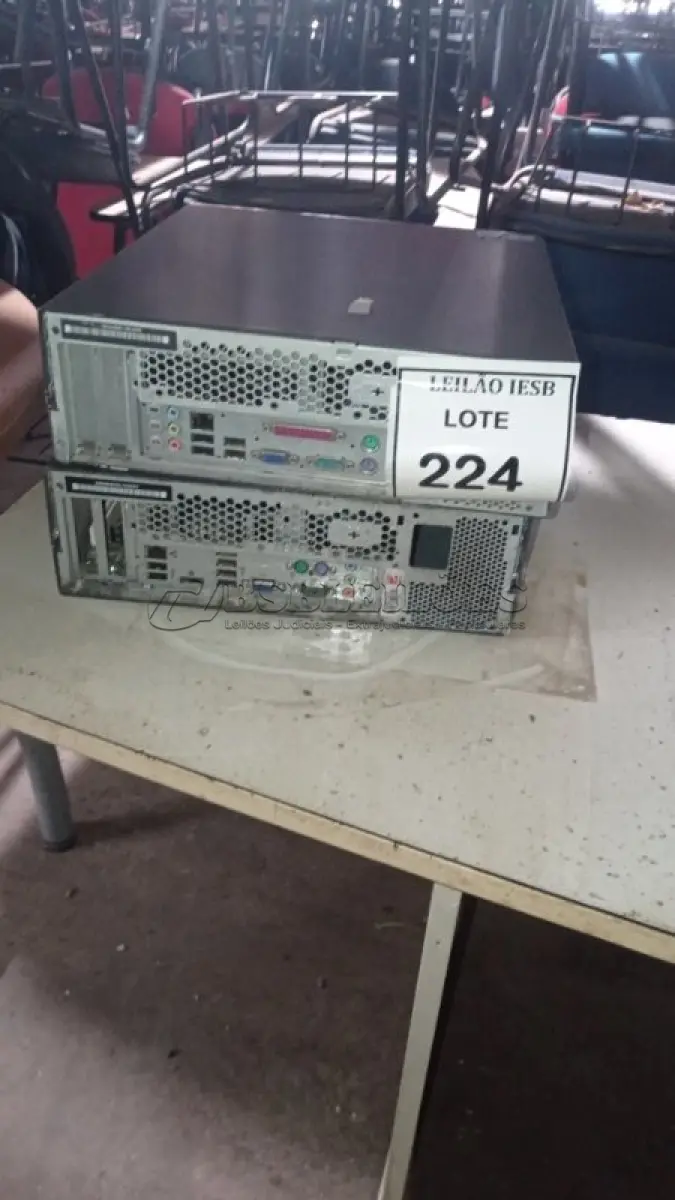 LOTE 224 - 02 CPUS LENOVO. (NO ESTADO) ATENÇÃO! FAZER A VISITAÇÃO ANTES DE ARREMATAR, NÃO SABEMOS SE FUNCIONA, LEILÃO NÃO TEM GARANTIA E NEM DEVOLUÇÃO, SUJEITO A POSSÍVEIS AVARIAS VISÍVEIS/OCULTAS E/OU AUSÊNCIA DE COMPONENTES.