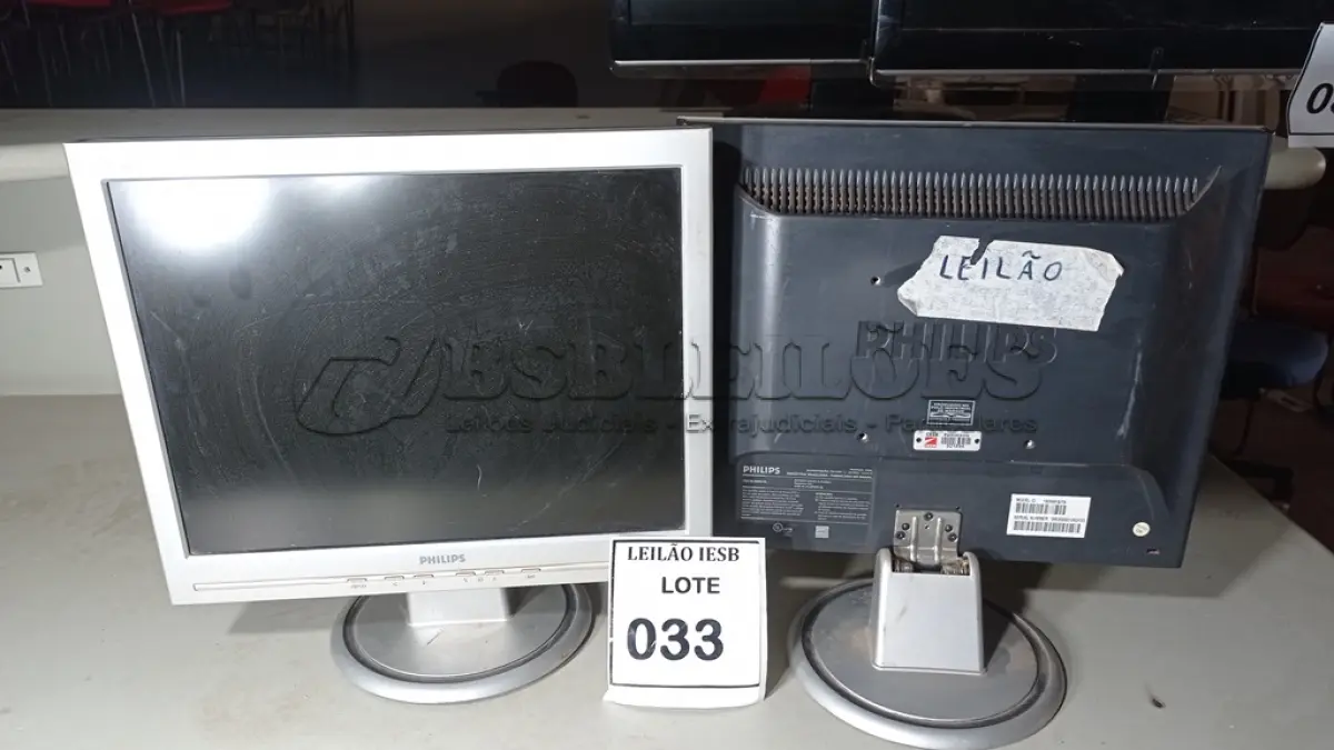LOTE 033 - 02 MONITORES PHILIPS. (NO ESTADO) ATENÇÃO! FAZER A VISITAÇÃO ANTES DE ARREMATAR, NÃO SABEMOS SE FUNCIONA, LEILÃO NÃO TEM GARANTIA E NEM DEVOLUÇÃO, SUJEITO A POSSÍVEIS AVARIAS VISÍVEIS/OCULTAS E/OU AUSÊNCIA DE COMPONENTES.