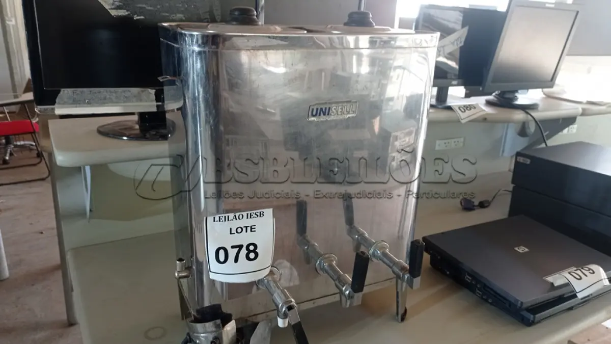 LOTE 078 - 01 CAFETEIRA INDUSTRIAL. (NO ESTADO) ATENÇÃO! FAZER A VISITAÇÃO ANTES DE ARREMATAR, NÃO SABEMOS SE FUNCIONA, LEILÃO NÃO TEM GARANTIA E NEM DEVOLUÇÃO, SUJEITO A POSSÍVEIS AVARIAS VISÍVEIS/OCULTAS E/OU AUSÊNCIA DE COMPONENTES.