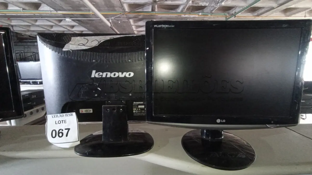 LOTE 067 - 01 MONITOR LG E 01 MONITOR LENOVO. (NO ESTADO) ATENÇÃO! FAZER A VISITAÇÃO ANTES DE ARREMATAR, NÃO SABEMOS SE FUNCIONA, LEILÃO NÃO TEM GARANTIA E NEM DEVOLUÇÃO, SUJEITO A POSSÍVEIS AVARIAS VISÍVEIS/OCULTAS E/OU AUSÊNCIA DE COMPONENTES.