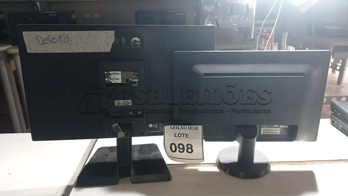 LOTE 098 - 01 MONITOR HP E 01 MONITOR PHILIPS. (NO ESTADO) ATENÇÃO! FAZER A VISITAÇÃO ANTES DE ARREMATAR, NÃO SABEMOS SE FUNCIONA, LEILÃO NÃO TEM GARANTIA E NEM DEVOLUÇÃO, SUJEITO A POSSÍVEIS AVARIAS VISÍVEIS/OCULTAS E/OU AUSÊNCIA DE COMPONENTES.