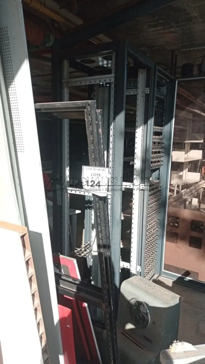 LOTE 124 - 03 RACKS PARA SERVIDORES INCOMPLETOS. (NO ESTADO) ATENÇÃO! FAZER A VISITAÇÃO ANTES DE ARREMATAR, NÃO SABEMOS SE FUNCIONA, LEILÃO NÃO TEM GARANTIA E NEM DEVOLUÇÃO, SUJEITO A POSSÍVEIS AVARIAS VISÍVEIS/OCULTAS E/OU AUSÊNCIA DE COMPONENTES.