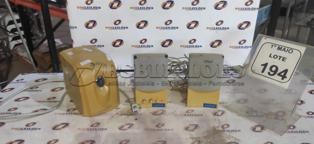 LOTE 194 - 01 NOBREAK DE 300VA MARCA SMS E 02 CAIXAS DE SOM MULTIMIDIA MODELO SPEAK SYSTEM. (NO ESTADO) ATENÇÃO! FAZER A VISITAÇÃO ANTES DE ARREMATAR, NÃO SABEMOS SE FUNCIONA, LEILÃO NÃO TEM GARANTIA E NEM DEVOLUÇÃO, SUJEITO A POSSÍVEIS AVARIAS VISÍVEIS/OCULTAS E/OU AUSÊNCIA DE COMPONENTES.