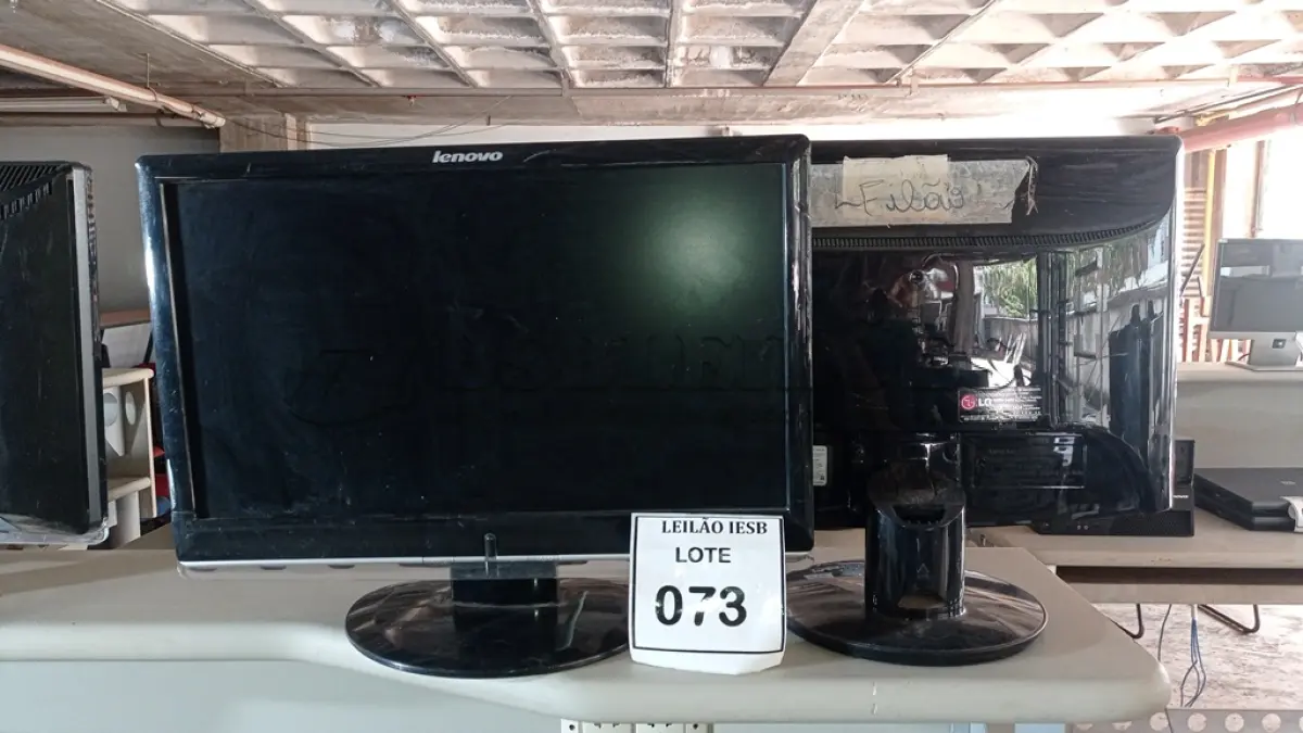 LOTE 073 - 01 MONITO LG E 01 MONITOR LENOVO. (NO ESTADO) ATENÇÃO! FAZER A VISITAÇÃO ANTES DE ARREMATAR, NÃO SABEMOS SE FUNCIONA, LEILÃO NÃO TEM GARANTIA E NEM DEVOLUÇÃO, SUJEITO A POSSÍVEIS AVARIAS VISÍVEIS/OCULTAS E/OU AUSÊNCIA DE COMPONENTES.