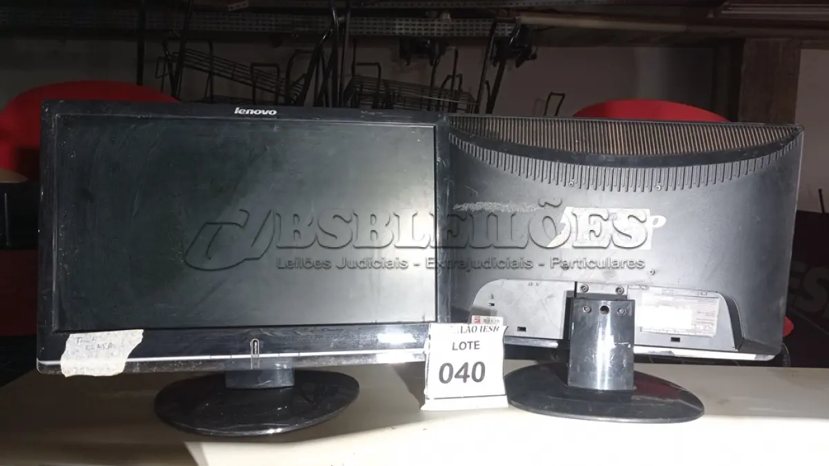 LOTE 040 - 02 MONITORES LENOVO. (NO ESTADO) ATENÇÃO! FAZER A VISITAÇÃO ANTES DE ARREMATAR, NÃO SABEMOS SE FUNCIONA, LEILÃO NÃO TEM GARANTIA E NEM DEVOLUÇÃO, SUJEITO A POSSÍVEIS AVARIAS VISÍVEIS/OCULTAS E/OU AUSÊNCIA DE COMPONENTES.