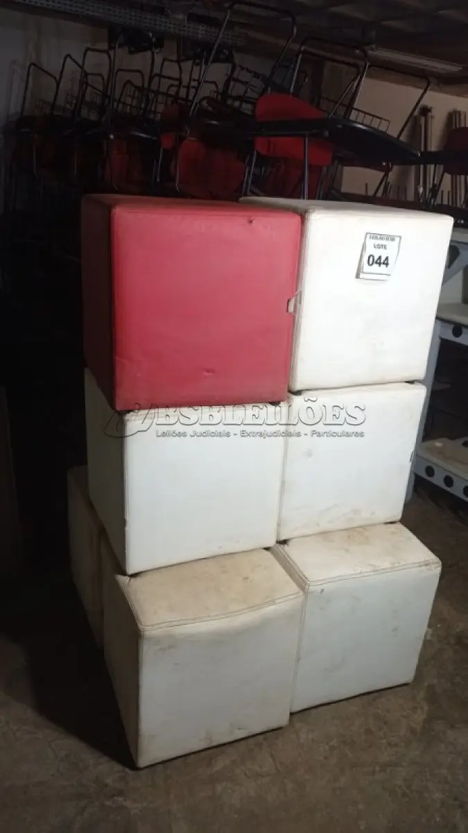 LOTE 044 - 08 PUFFS. (NO ESTADO) ATENÇÃO! FAZER A VISITAÇÃO ANTES DE ARREMATAR, NÃO SABEMOS SE FUNCIONA, LEILÃO NÃO TEM GARANTIA E NEM DEVOLUÇÃO, SUJEITO A POSSÍVEIS AVARIAS VISÍVEIS/OCULTAS E/OU AUSÊNCIA DE COMPONENTES.