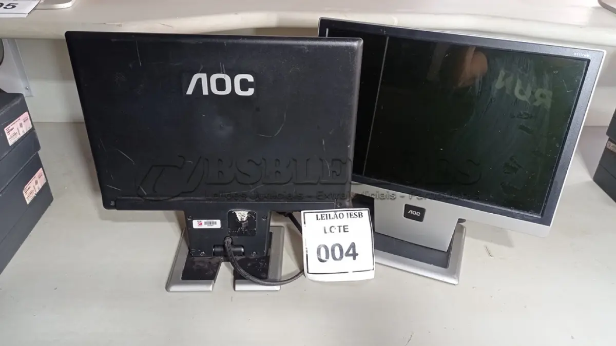 LOTE 004 - 02 MONITORES AOC. (NO ESTADO) ATENÇÃO! FAZER A VISITAÇÃO ANTES DE ARREMATAR, NÃO SABEMOS SE FUNCIONA, LEILÃO NÃO TEM GARANTIA E NEM DEVOLUÇÃO, SUJEITO A POSSÍVEIS AVARIAS VISÍVEIS/OCULTAS E/OU AUSÊNCIA DE COMPONENTES.
