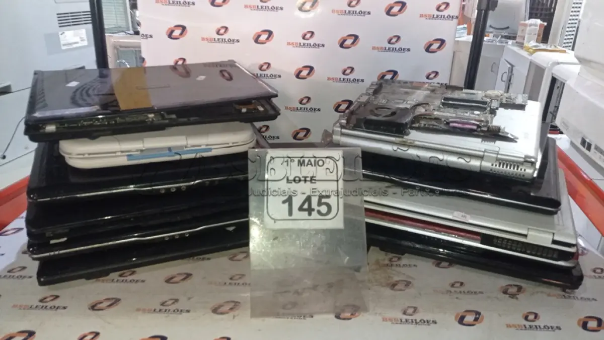 LOTE 145 - 12 NOTEBOOKS DE MARCAS E MODELOS DIVERSOS PARA RETIRADA DE PEÇAS. (NO ESTADO) ATENÇÃO! FAZER A VISITAÇÃO ANTES DE ARREMATAR, NÃO SABEMOS SE FUNCIONA, LEILÃO NÃO TEM GARANTIA E NEM DEVOLUÇÃO, SUJEITO A POSSÍVEIS AVARIAS VISÍVEIS/OCULTAS E/OU AUSÊNCIA DE COMPONENTES.