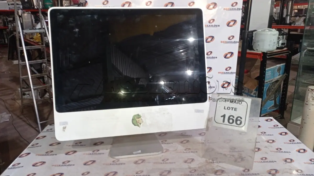 LOTE 166 - 01 IMAC APPLE. (NO ESTADO) ATENÇÃO! FAZER A VISITAÇÃO ANTES DE ARREMATAR, NÃO SABEMOS SE FUNCIONA, LEILÃO NÃO TEM GARANTIA E NEM DEVOLUÇÃO, SUJEITO A POSSÍVEIS AVARIAS VISÍVEIS/OCULTAS E/OU AUSÊNCIA DE COMPONENTES.