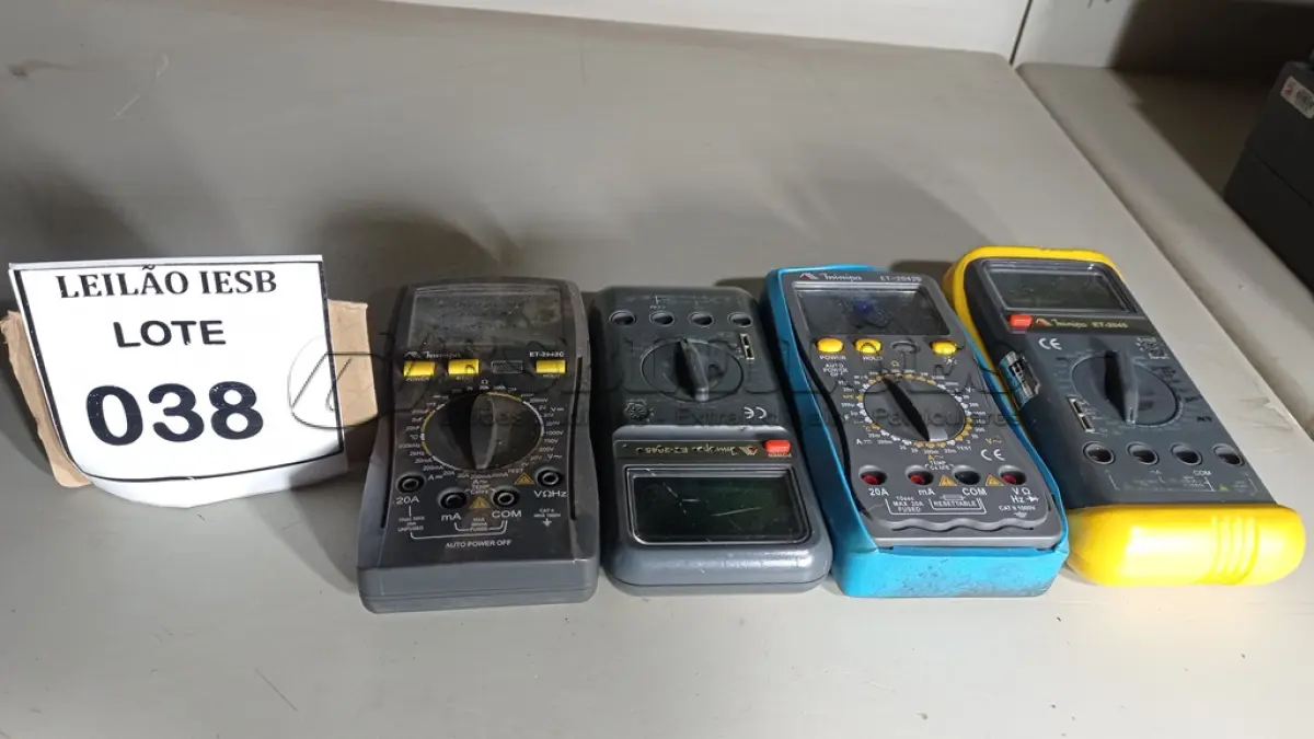 LOTE 038 - 04 VOLTÍMETROS DIGITAIS. (NO ESTADO) ATENÇÃO! FAZER A VISITAÇÃO ANTES DE ARREMATAR, NÃO SABEMOS SE FUNCIONA, LEILÃO NÃO TEM GARANTIA E NEM DEVOLUÇÃO, SUJEITO A POSSÍVEIS AVARIAS VISÍVEIS/OCULTAS E/OU AUSÊNCIA DE COMPONENTES.