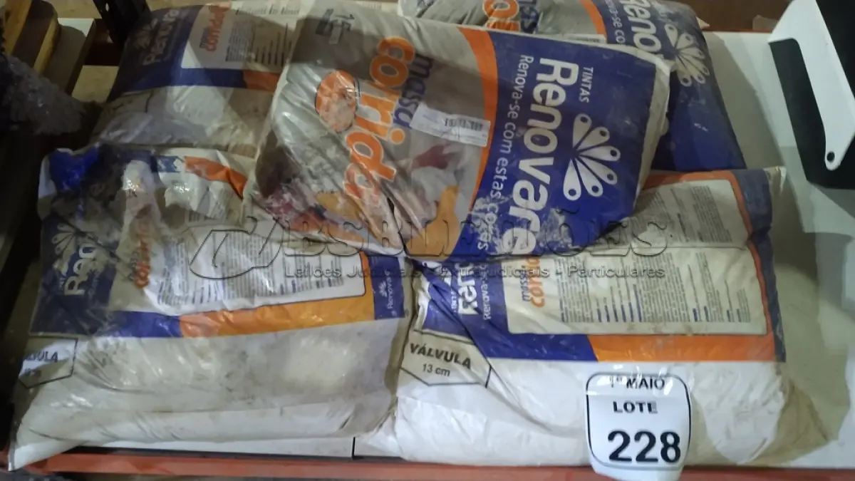 LOTE 228 - 05 PACOTES DE MASSA CORRIDA 15KG CADA MARCA RENOVARE. (NO ESTADO) ATENÇÃO! FAZER A VISITAÇÃO ANTES DE ARREMATAR, NÃO SABEMOS SE FUNCIONA, LEILÃO NÃO TEM GARANTIA E NEM DEVOLUÇÃO, SUJEITO A POSSÍVEIS AVARIAS VISÍVEIS/OCULTAS E/OU AUSÊNCIA DE COMPONENTES.