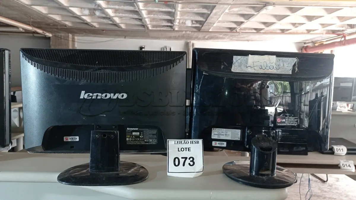 LOTE 073 - 01 MONITO LG E 01 MONITOR LENOVO. (NO ESTADO) ATENÇÃO! FAZER A VISITAÇÃO ANTES DE ARREMATAR, NÃO SABEMOS SE FUNCIONA, LEILÃO NÃO TEM GARANTIA E NEM DEVOLUÇÃO, SUJEITO A POSSÍVEIS AVARIAS VISÍVEIS/OCULTAS E/OU AUSÊNCIA DE COMPONENTES.
