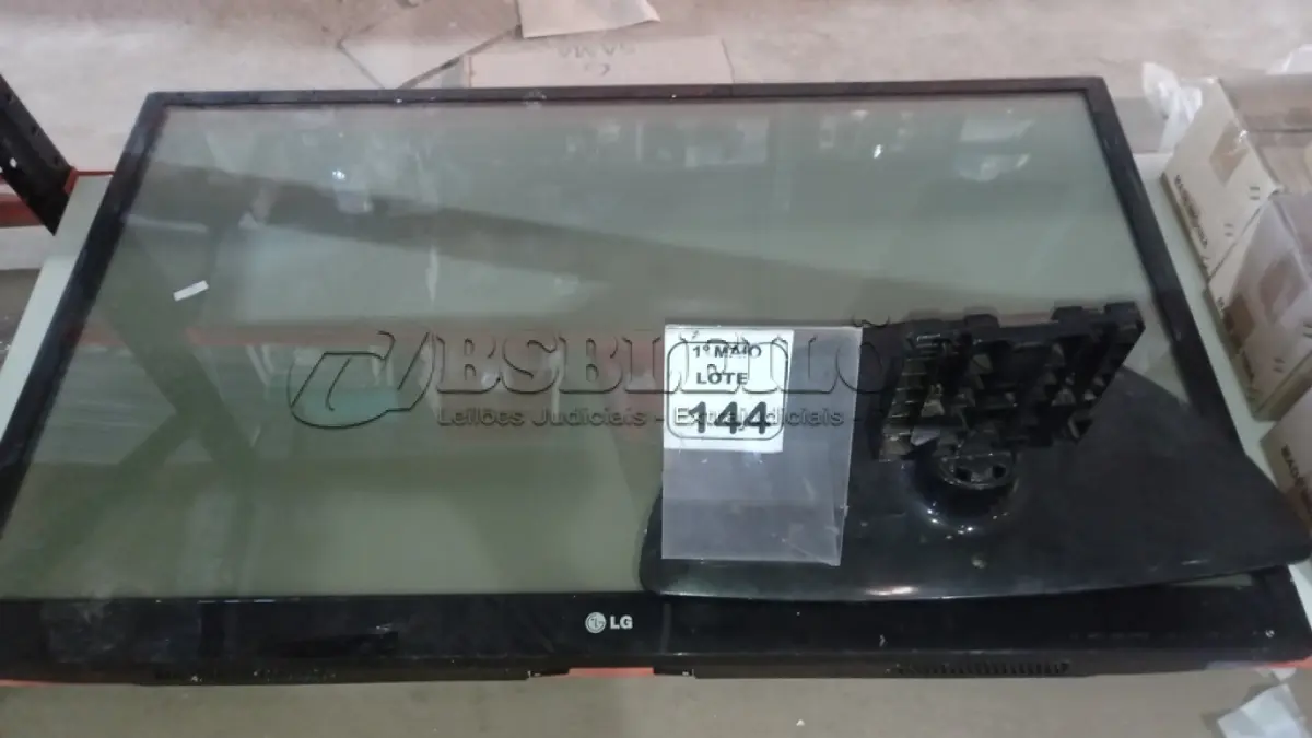 LOTE 144 - 01 TV LCD 50’’ MARCA LG. (NO ESTADO) ATENÇÃO! FAZER A VISITAÇÃO ANTES DE ARREMATAR, NÃO SABEMOS SE FUNCIONA, LEILÃO NÃO TEM GARANTIA E NEM DEVOLUÇÃO, SUJEITO A POSSÍVEIS AVARIAS VISÍVEIS/OCULTAS E/OU AUSÊNCIA DE COMPONENTES.