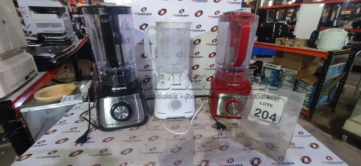 LOTE 204 - 03 LIQUIDIFICADORES 220V MARCA MONDIAL. (NO ESTADO) ATENÇÃO! FAZER A VISITAÇÃO ANTES DE ARREMATAR, NÃO SABEMOS SE FUNCIONA, LEILÃO NÃO TEM GARANTIA E NEM DEVOLUÇÃO, SUJEITO A POSSÍVEIS AVARIAS VISÍVEIS/OCULTAS E/OU AUSÊNCIA DE COMPONENTES.