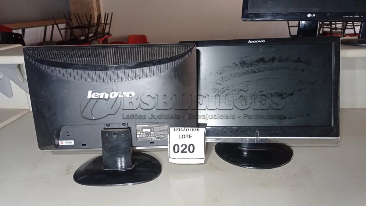 LOTE 020 - 02 MONITORES LENOVO. (NO ESTADO) ATENÇÃO! FAZER A VISITAÇÃO ANTES DE ARREMATAR, NÃO SABEMOS SE FUNCIONA, LEILÃO NÃO TEM GARANTIA E NEM DEVOLUÇÃO, SUJEITO A POSSÍVEIS AVARIAS VISÍVEIS/OCULTAS E/OU AUSÊNCIA DE COMPONENTES.