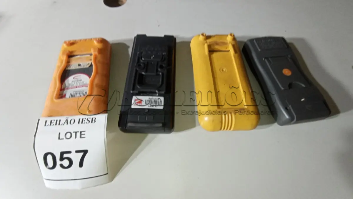 LOTE 057 - 04 VOLTÍMETROS DIGITAIS. (NO ESTADO) ATENÇÃO! FAZER A VISITAÇÃO ANTES DE ARREMATAR, NÃO SABEMOS SE FUNCIONA, LEILÃO NÃO TEM GARANTIA E NEM DEVOLUÇÃO, SUJEITO A POSSÍVEIS AVARIAS VISÍVEIS/OCULTAS E/OU AUSÊNCIA DE COMPONENTES.