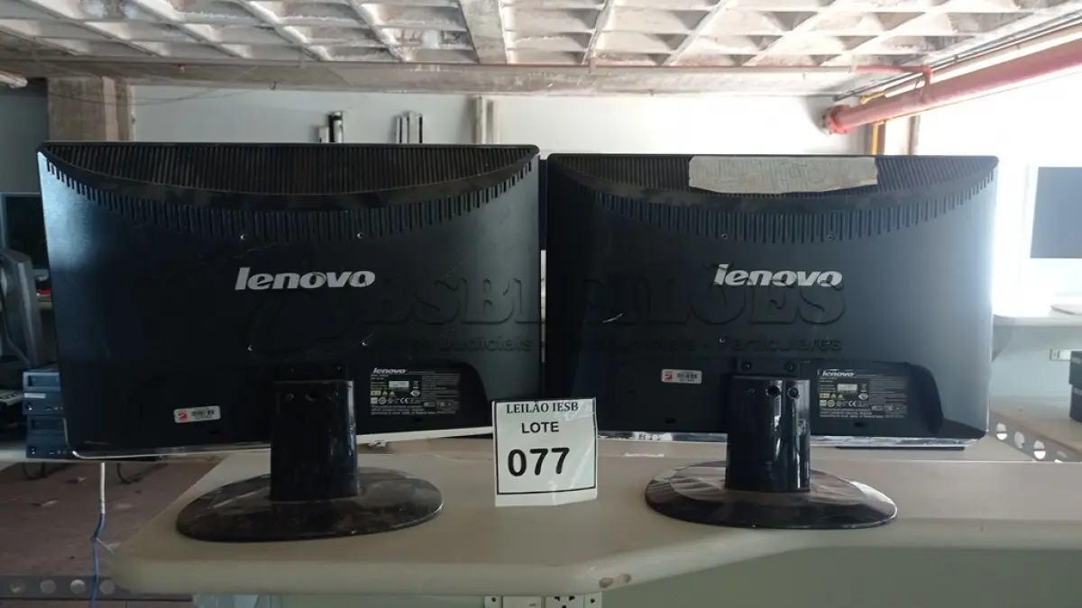 LOTE 077 - 02 MONITORES LENOVO. (NO ESTADO) ATENÇÃO! FAZER A VISITAÇÃO ANTES DE ARREMATAR, NÃO SABEMOS SE FUNCIONA, LEILÃO NÃO TEM GARANTIA E NEM DEVOLUÇÃO, SUJEITO A POSSÍVEIS AVARIAS VISÍVEIS/OCULTAS E/OU AUSÊNCIA DE COMPONENTES.