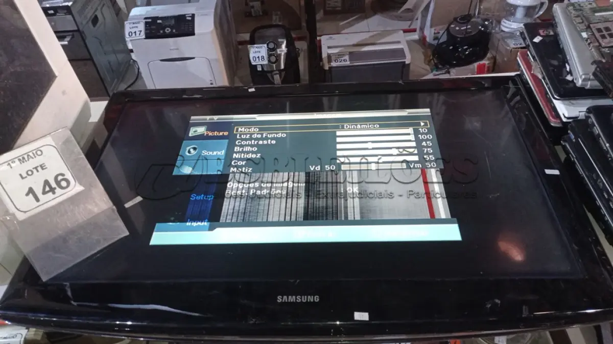 LOTE 146 - 01 TV LCD 32’’ MARCA SAMSUNG E 01 TV LCD 48’’ MARCA SAMSUNG. (NO ESTADO) ATENÇÃO! FAZER A VISITAÇÃO ANTES DE ARREMATAR, NÃO SABEMOS SE FUNCIONA, LEILÃO NÃO TEM GARANTIA E NEM DEVOLUÇÃO, SUJEITO A POSSÍVEIS AVARIAS VISÍVEIS/OCULTAS E/OU AUSÊNCIA DE COMPONENTES.